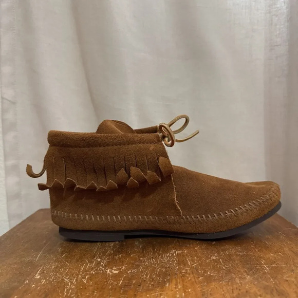 MINNETONKA Moccasin Boots Womens Brown Style 682 Fringe Tassels US Size 5.5 - Picture 4 of 5